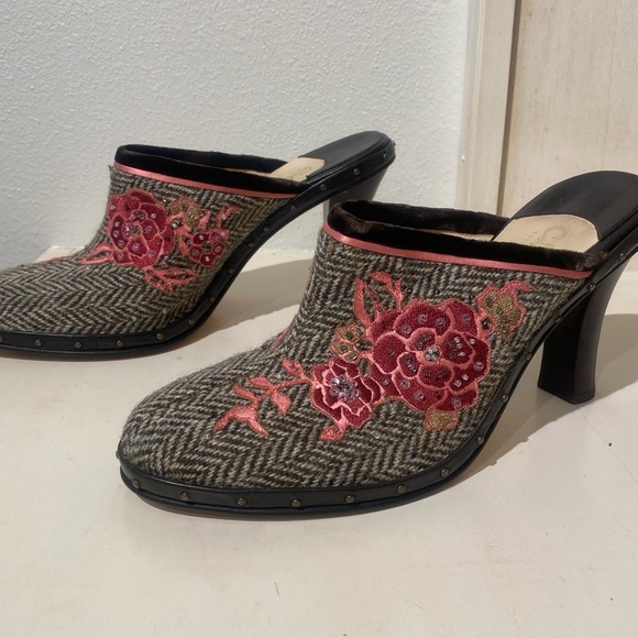 Cole Haan Women’s Kyrene Boho Heel Clog Embroidered Wooden Leather Beautiful 9.5 - Picture 15 of 15